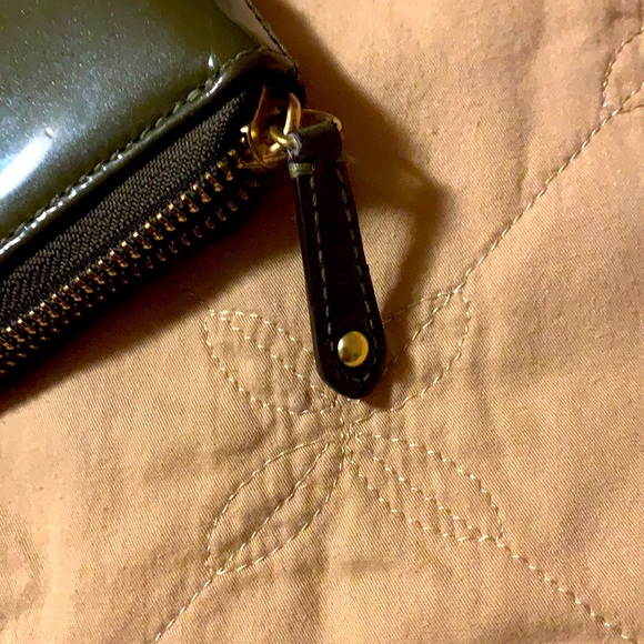 🪴EUC Patent Leather Zip Wallet🪴 - Picture 5 of 5